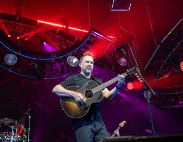 Dave Matthews performing