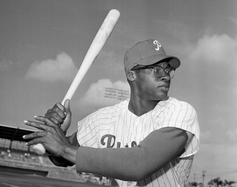 dick-allen-phillies-1964-03 Dick Allen in a swinging stance