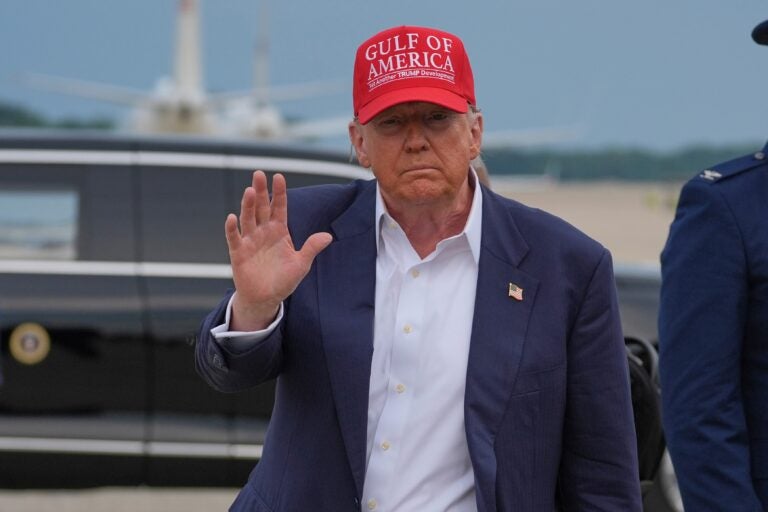 donald-trump-2025-07-01 Donald Trump waves