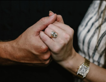 closeup photo of an engagement ring