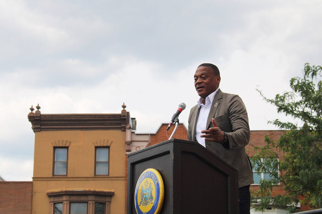 Richard Allen, son of Dick Allen, speaks into a microphone at a podium