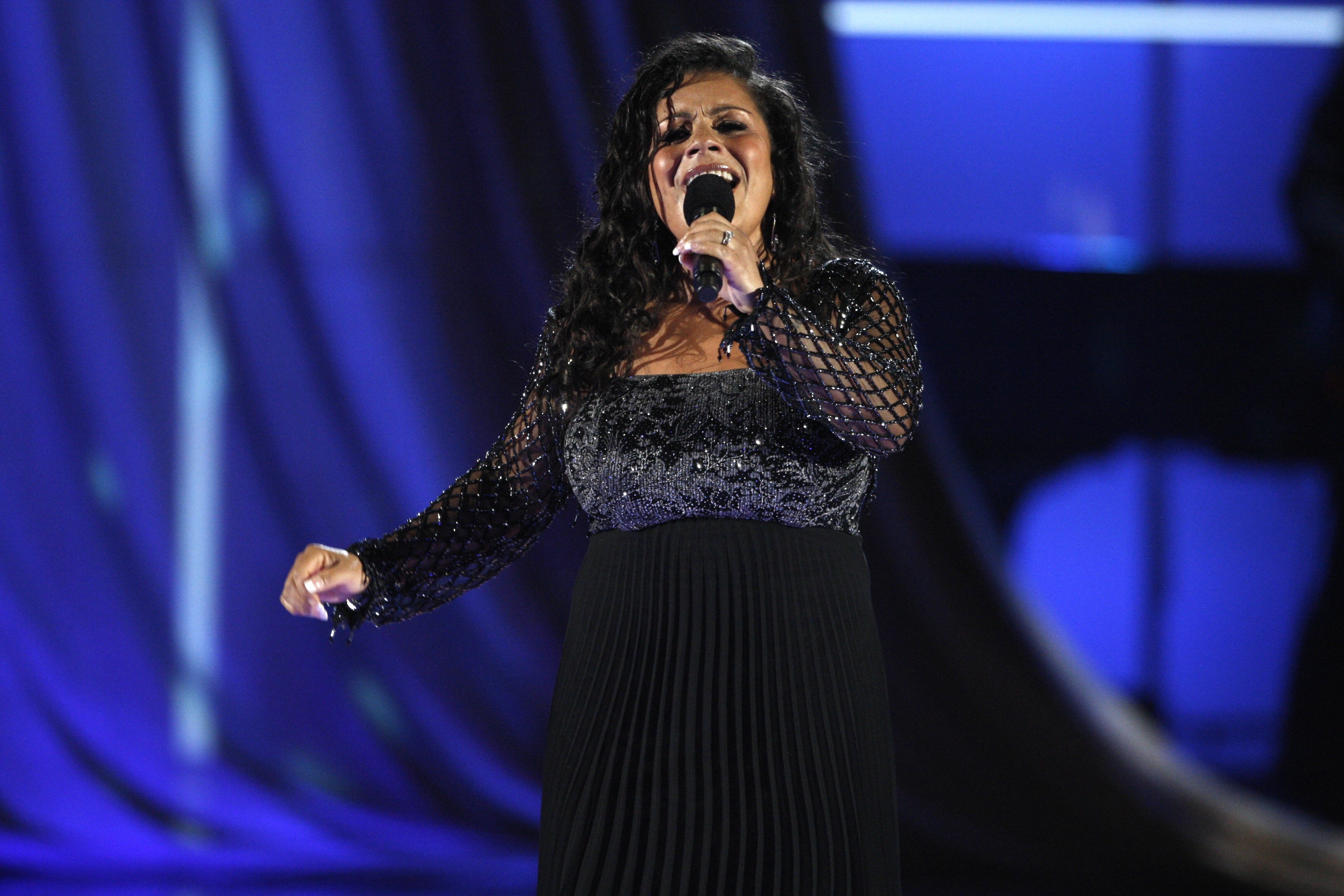 Lisa Lisa singing