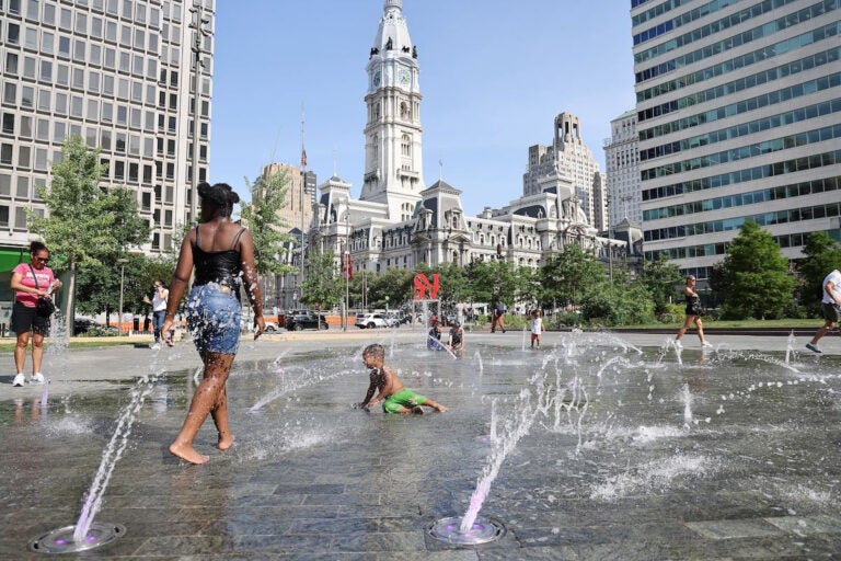 philadelphia-centercity-heatwave-EL-062325-01-file Children cooling off in a public fountain in LOVE Park