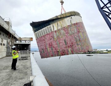 Removing the forward smoke stack of the SS United States