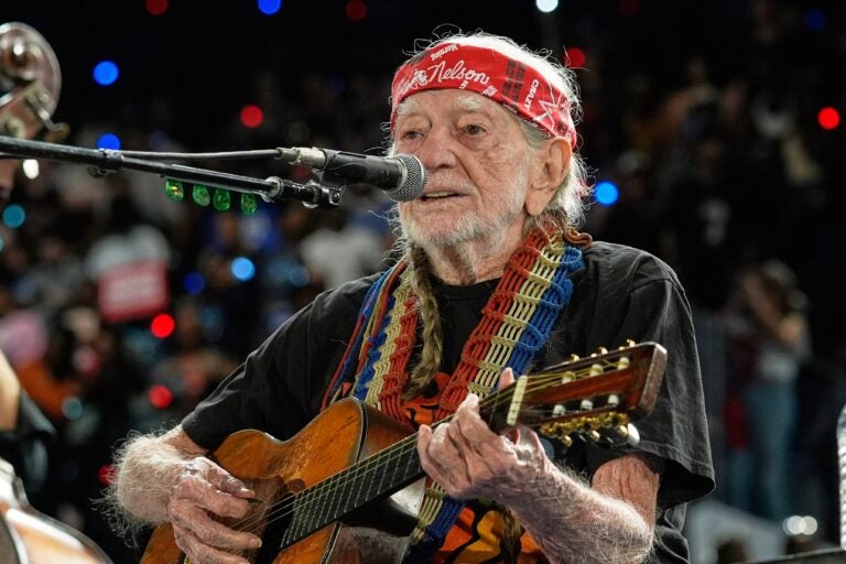 willie-nelson-2024-10-25 Willie Nelson performing