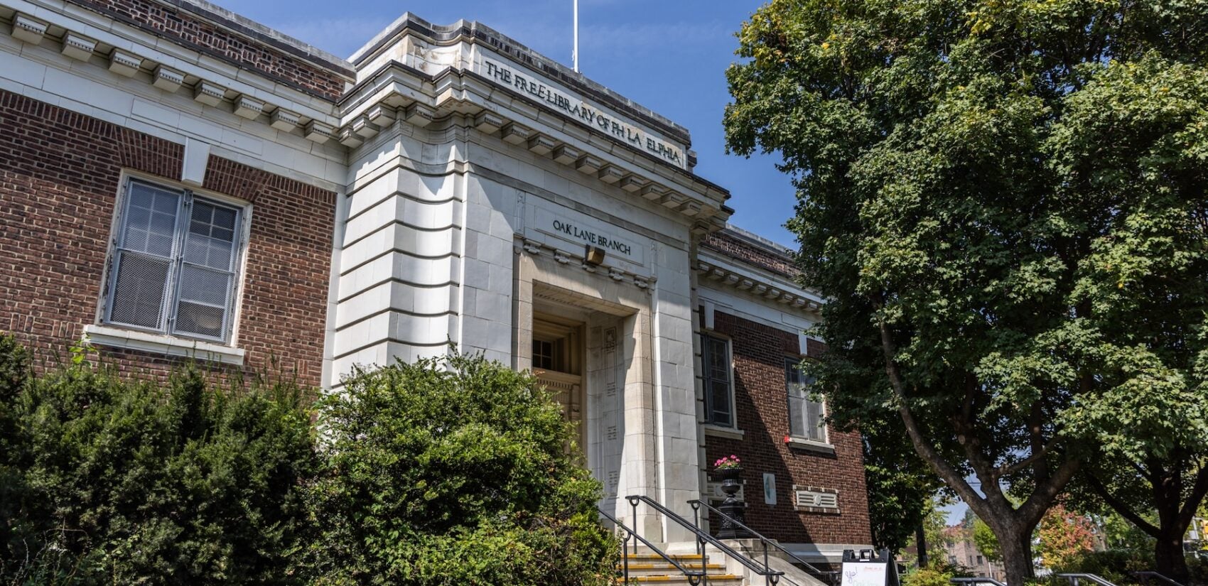 The exterior of Oak Lane Library