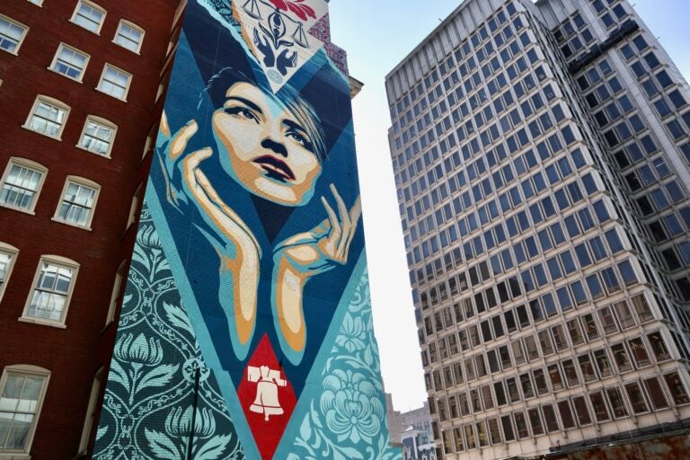 2025 09 19-e lee-philadelphia 1425 arch street-uplift justice mural municipal services building ''Uplift Justice'' by Shepard Fairey, a mural featuring a woman's face and her hands held up below her chin, is painted on the side of a Center City office building on Arch Street