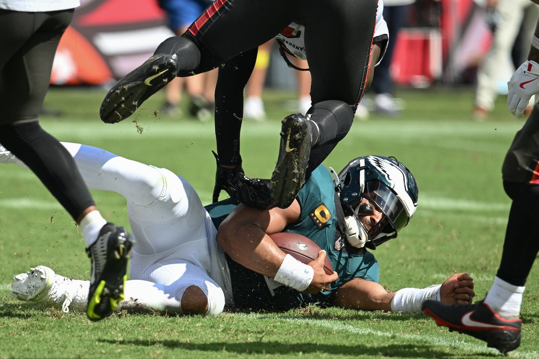 Eagles Unstoppable: Inside Philadelphia’s Gritty Win and the Bald Eagle Comeback