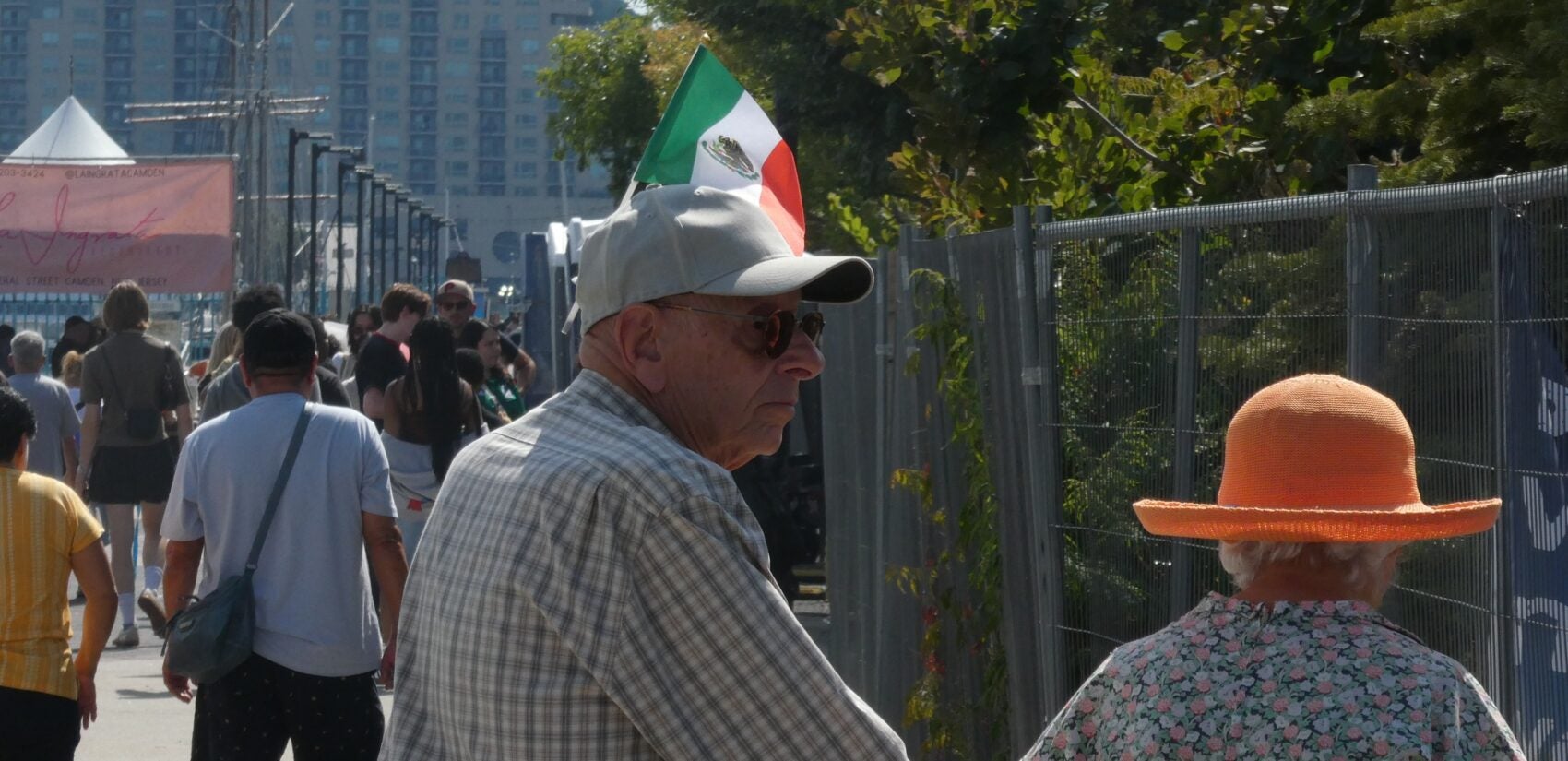 mexican-independence-day-festival-2025-09-14-1 a couple at the Mexican Independence Day Festival