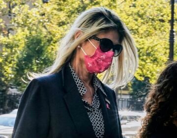 Nadine Menendez wearing a face mask as she walks into the courthouse