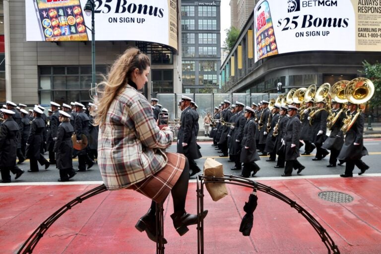 Lina Sehn photographs the Navy band marching