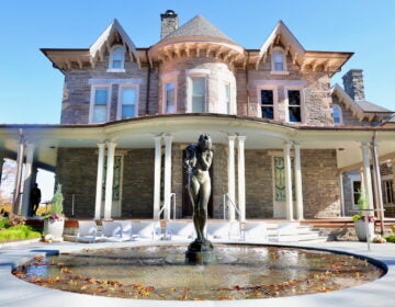 2025 10 23-e lee-philadelphia woodmere museum maguire hall-fountain a statue in front of Maguire Hall