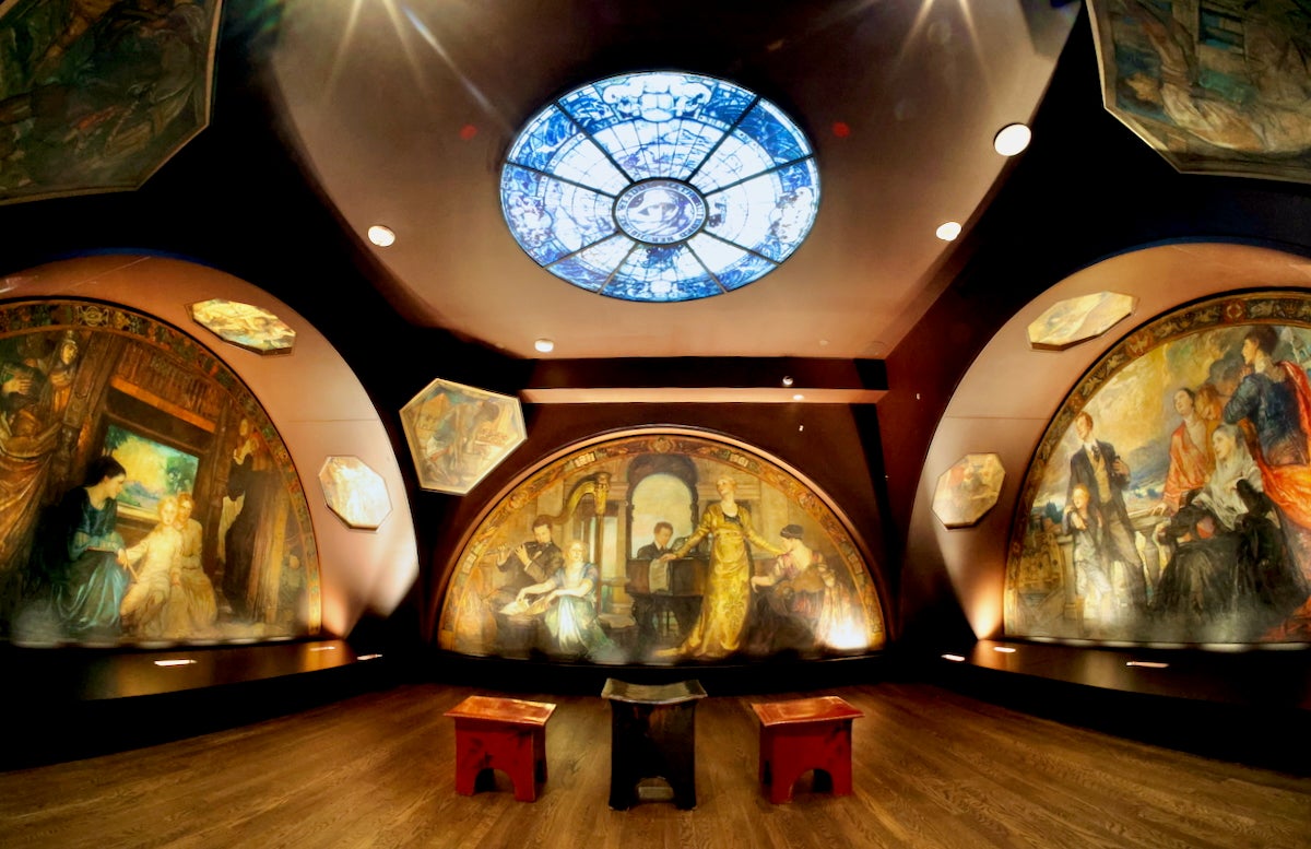 2025 10 23-e lee-philadelphia woodmere museum maguire hall-oakley murals Inside the gallery