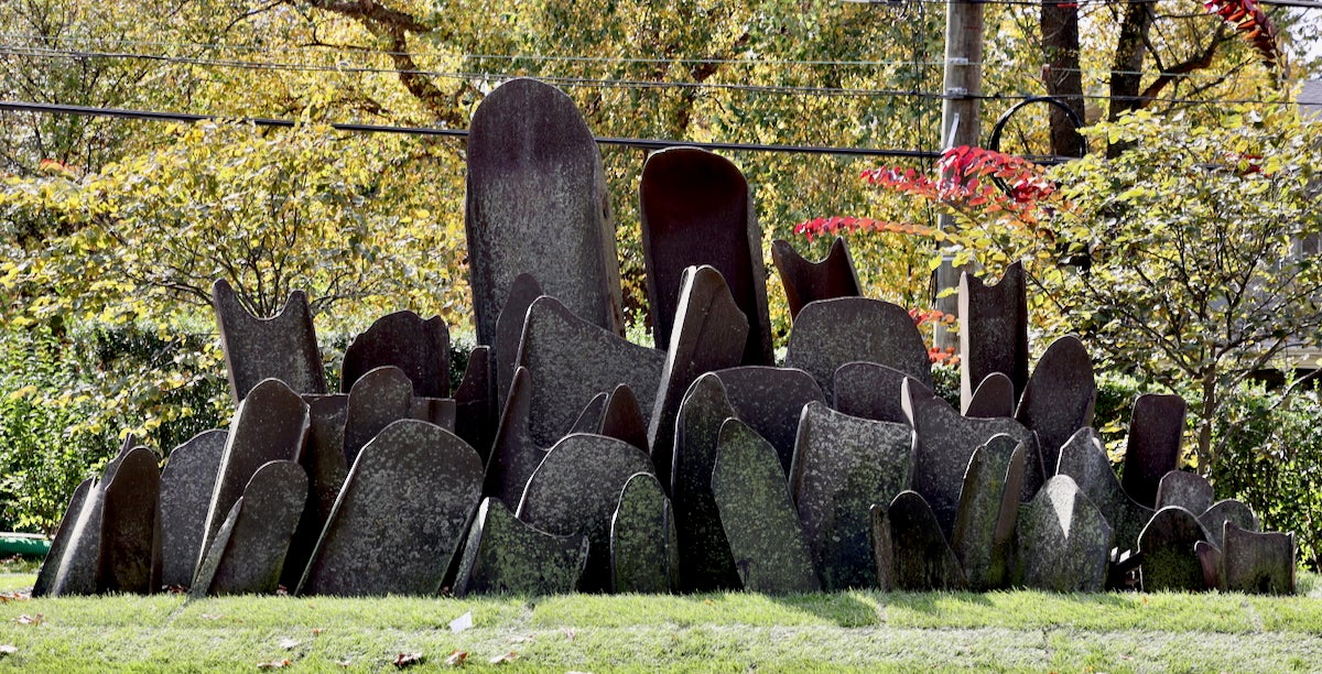 2025 10 23-e lee-philadelphia woodmere museum maguire hall-praha Sculptures in the yard