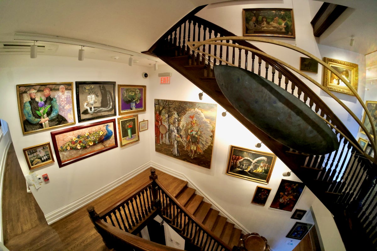 2025 10 23-e lee-philadelphia woodmere museum maguire hall-stairs A large staircase inside the building