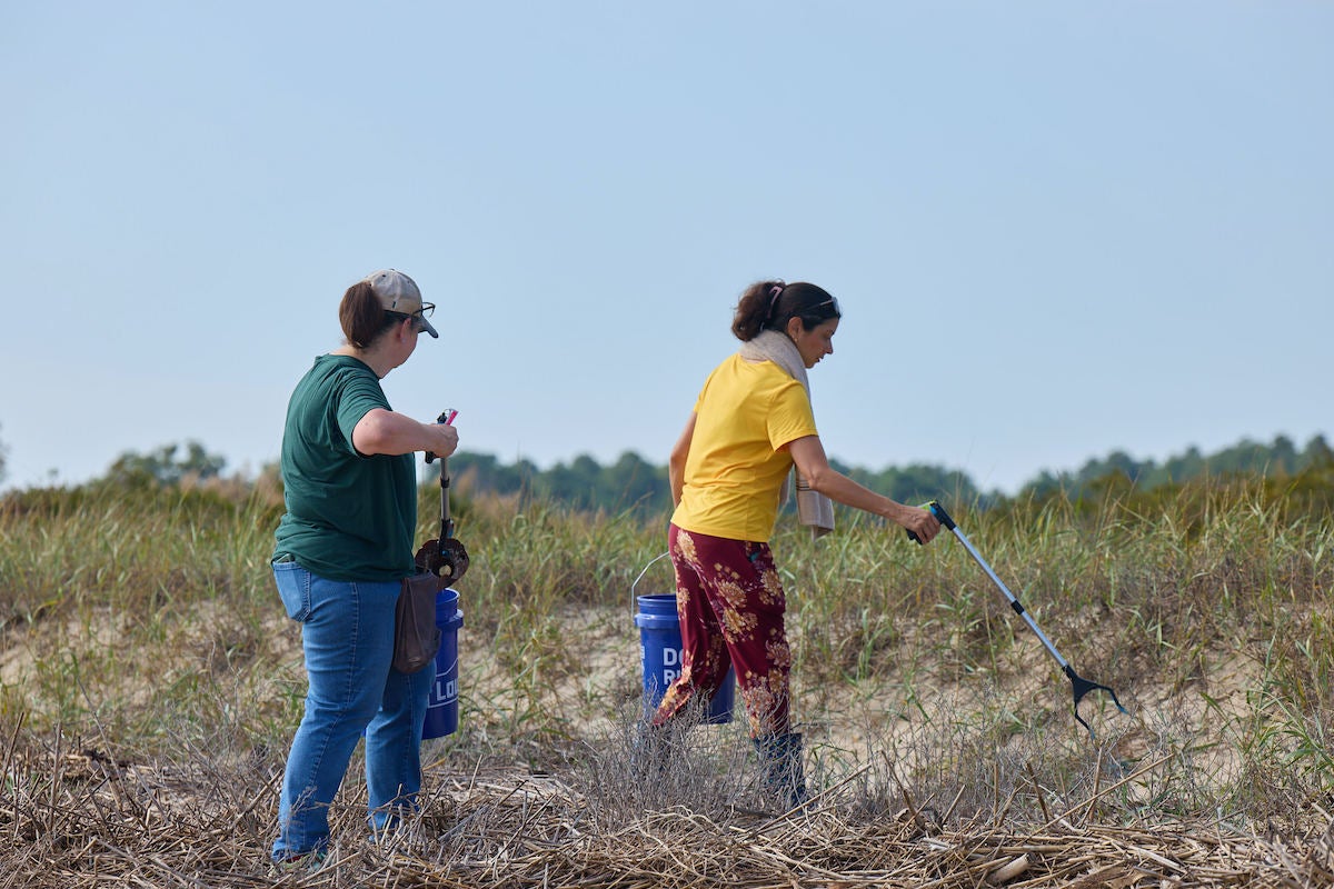 Volunteers collect over 5,000 pounds of trash off Delaware’s beaches this year