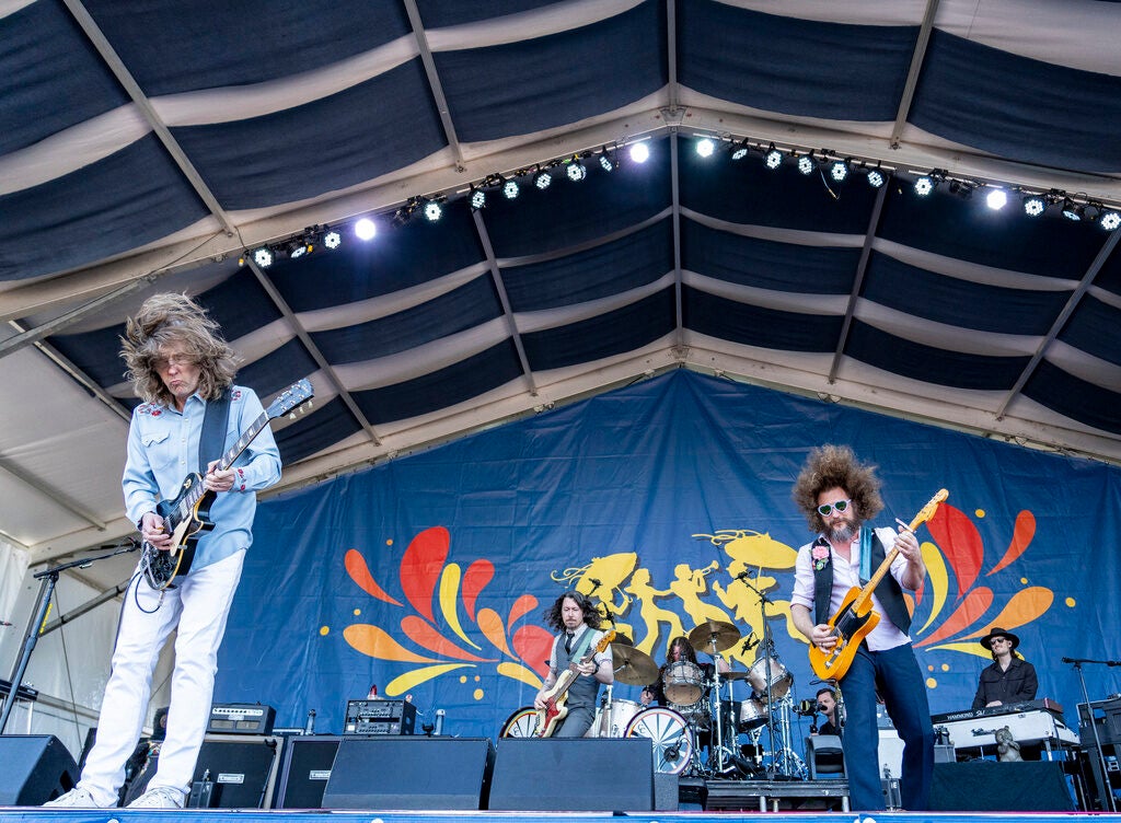 My Morning Jacket plays their instruments on stage