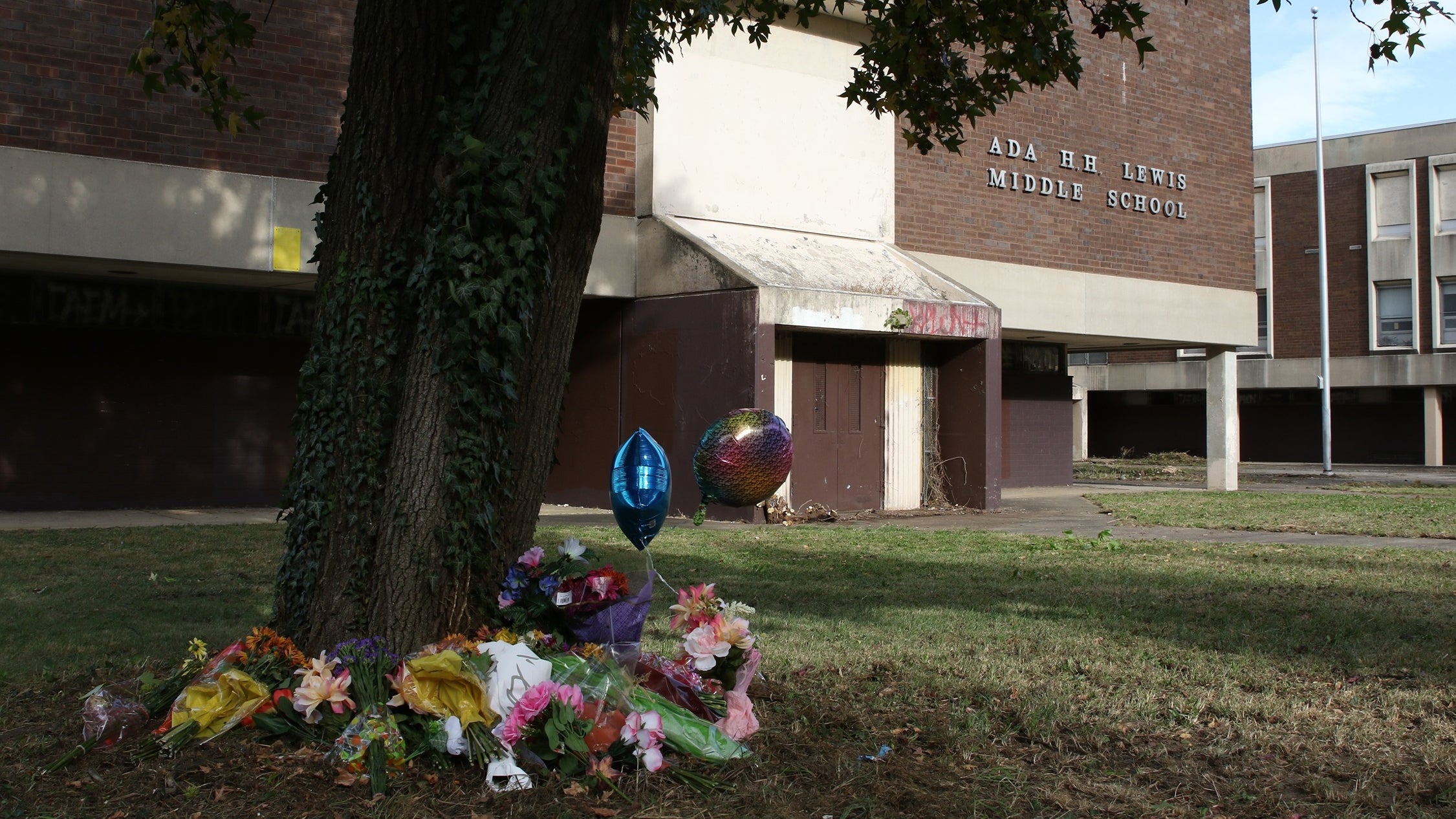 Over 100 people gather for Kada Scott vigil in Philadelphia - WHYY