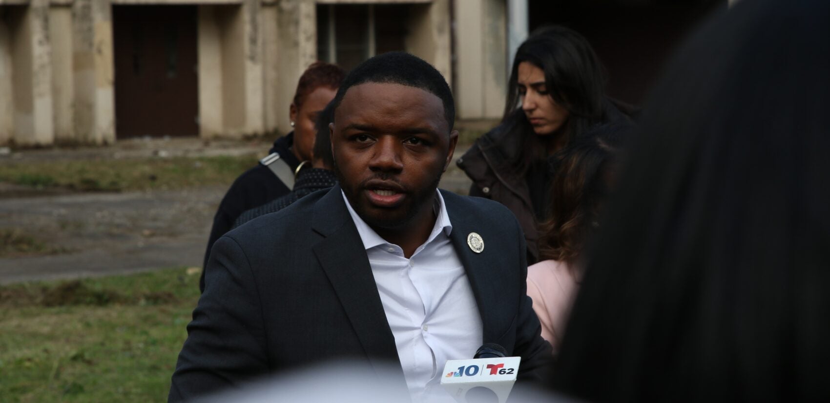 kada-scott-vigil-philadelphia-2025-10-20-cs-6 Andre Carroll speaks at the Kada Scott vigil