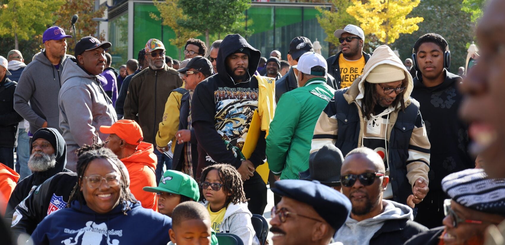million-man-march-philadelphia-2025-10-26-3 a crowd of Philadelphians in LOVE Park