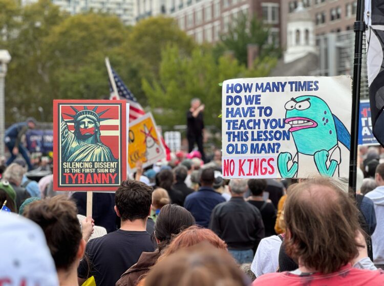 no-kings-protest-philadelphia-10182025(6) ‘’No Kings’’ protesters gather at Independence Mall in Philadelphia on Oct. 18, 2025