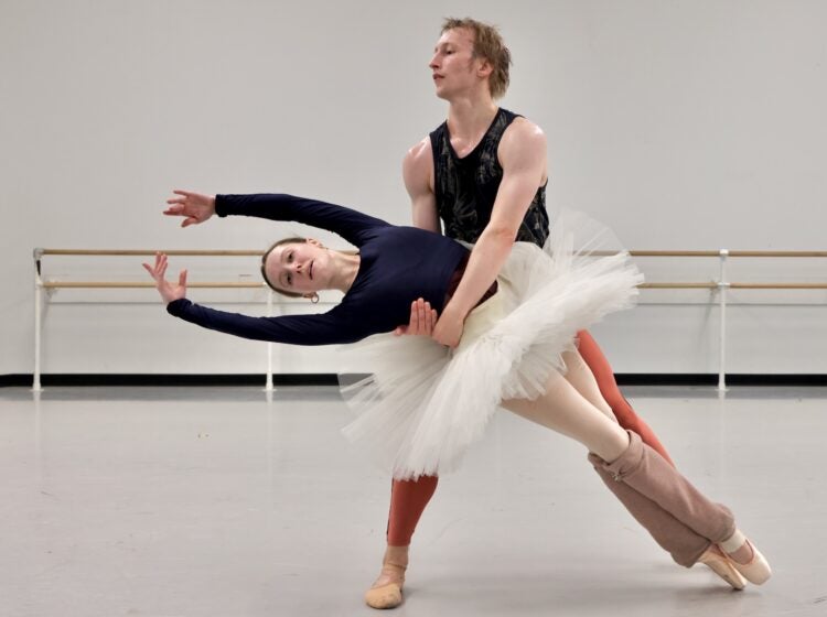 2025 12 10-e lee-lucia erickson nicholas patterson-philadelphia ballet-nutcracker cancer recovery Two ballet dancers rehearsing in the dance studio