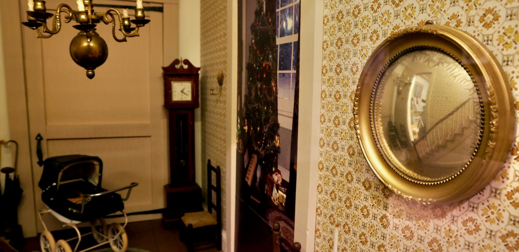 The entry room of the Ann Wyeth McCoy dollhouse