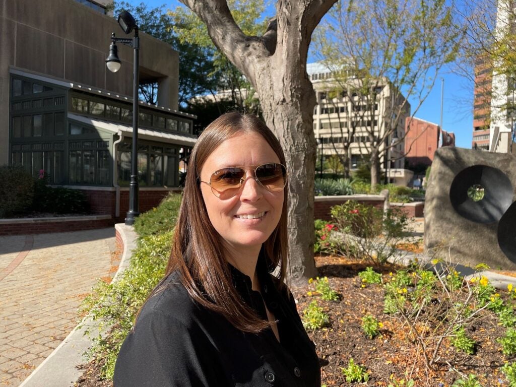 Meredith Seitz del Departamento de Servicios para Niños