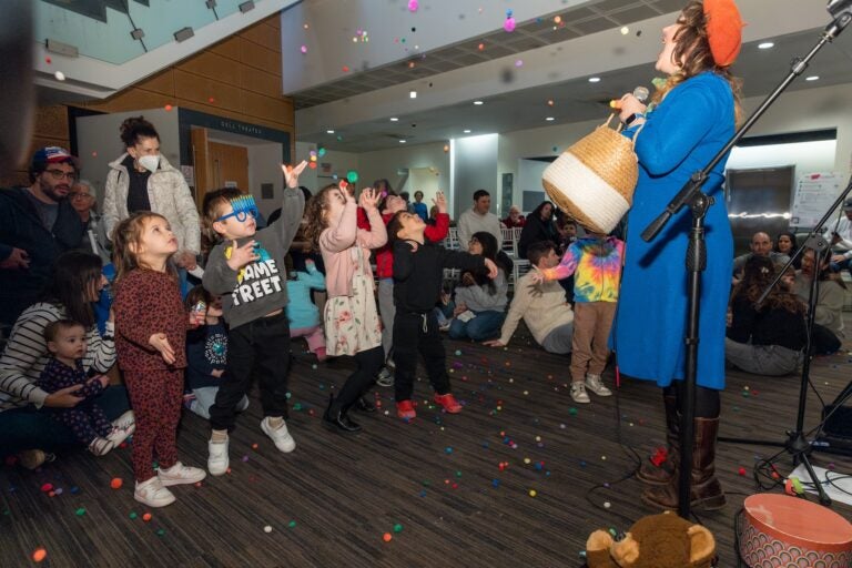 Kids dance to musical performances at The Weitzman