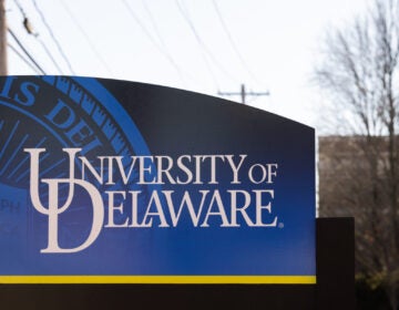 A sign welcomes at the University of Delaware campus