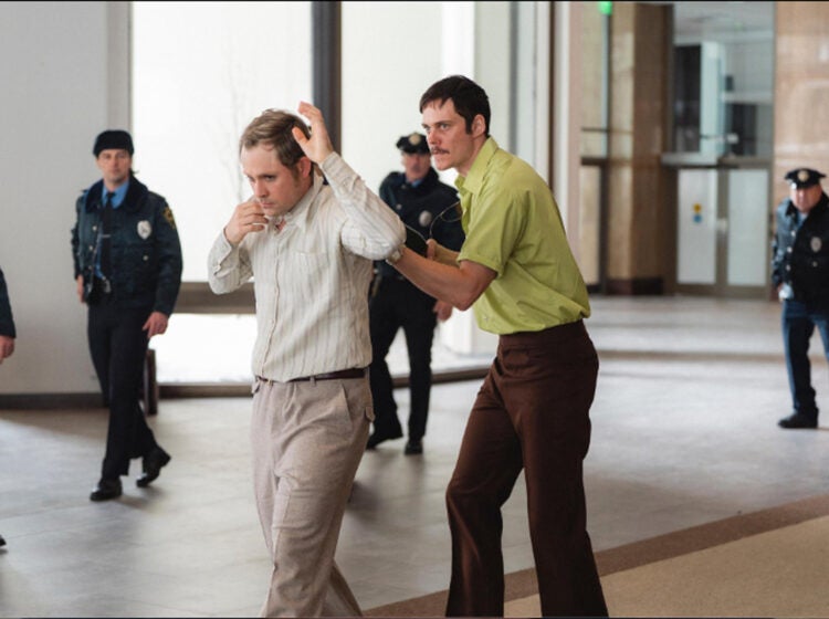 Bill Skarsgård and Dacre Montgomery in Dead Man's Wire