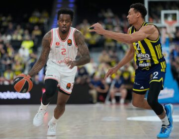 Hapoel's Antonio Blakeney (left) and Fenerbahce's Wade Baldwin