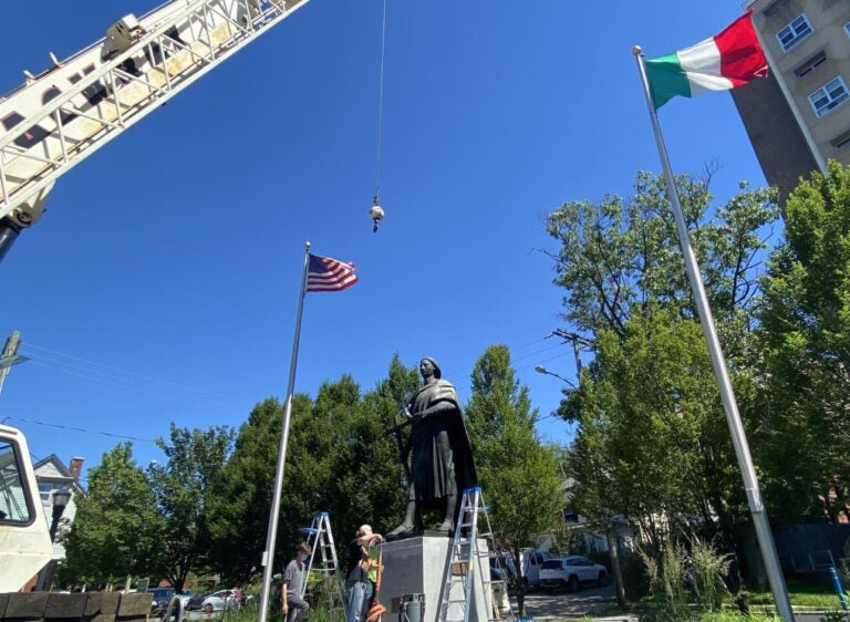 the Christopher Columbus statue in Wilmington being removed