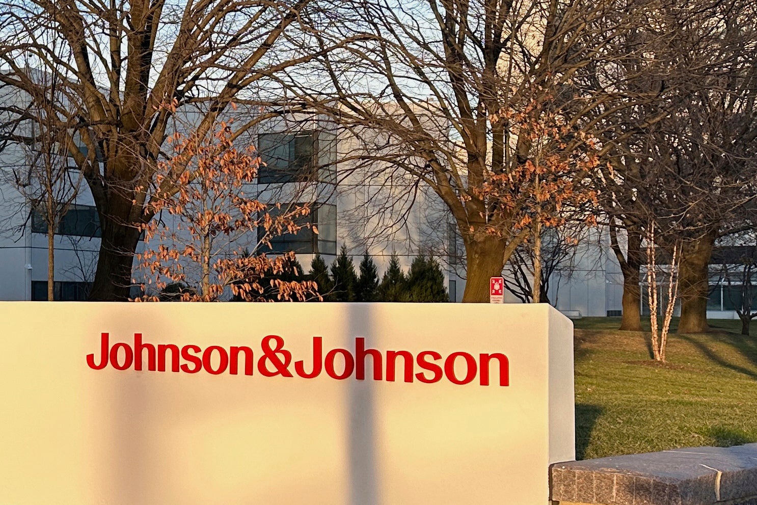 Pennsylvania to grow its life sciences industry with new $1B Johnson & Johnson cell therapy plant in Lower Gwynedd