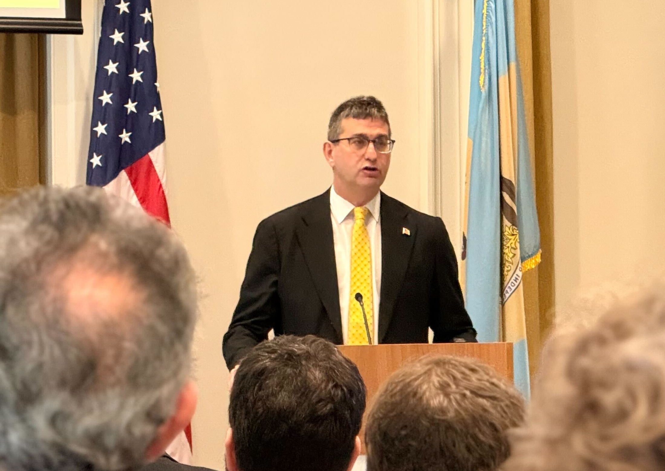 El gobernador de Delaware, Matt Meyer, presenta su presupuesto para el año fiscal 2027, basado en recortes de gastos y aumentos de impuestos y tarifas