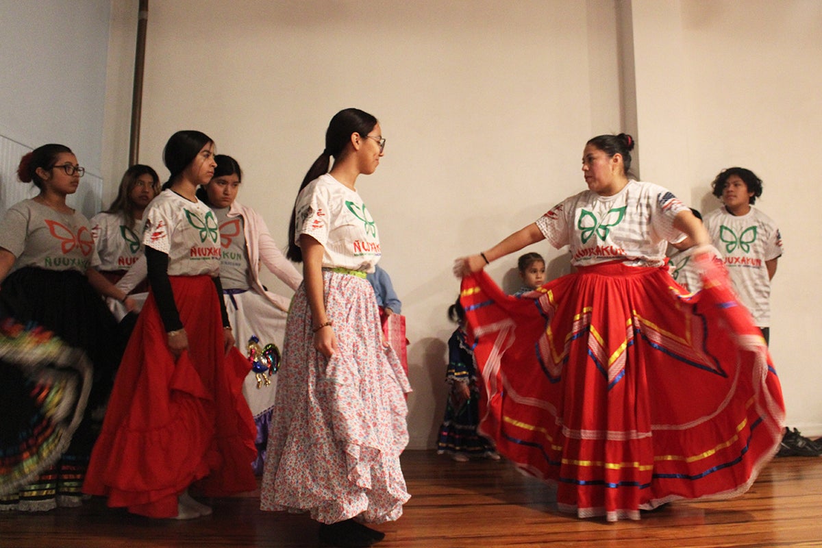 Ñuuxakun students practicing dance
