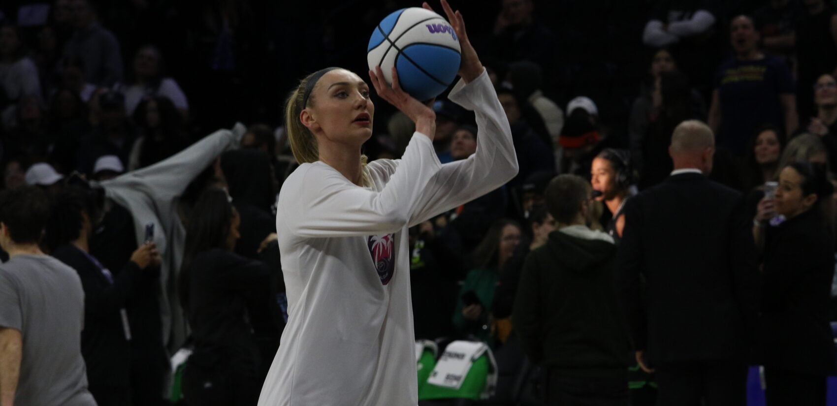 Cameron Brink shooting a shot