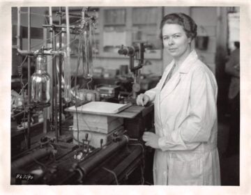 Katharine Burr Blodgett Katharine Burr Blodgett, in her laboratory, examines a tube that was coated to make the glass non-reflecting, circa 1935. (Courtesy of the Museum of Innovation and Science)