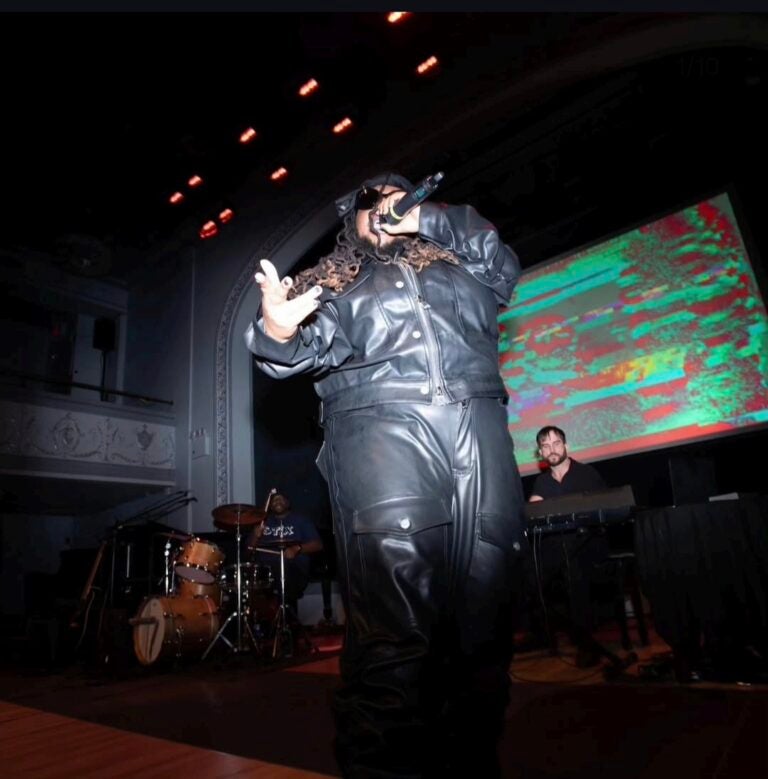 BL Shirelle performing