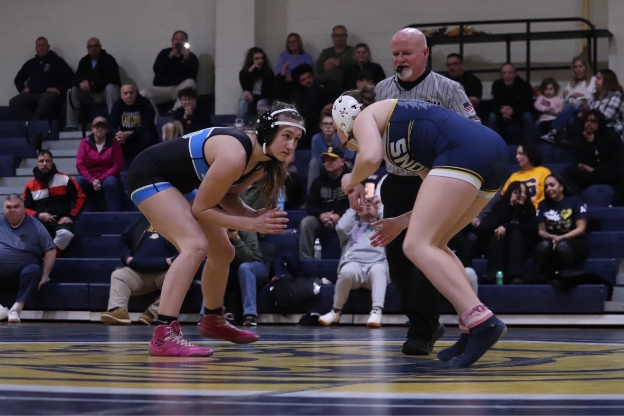 “A todo gas, sin frenos”: Delaware reconoce plenamente la lucha libre femenina de secundaria.