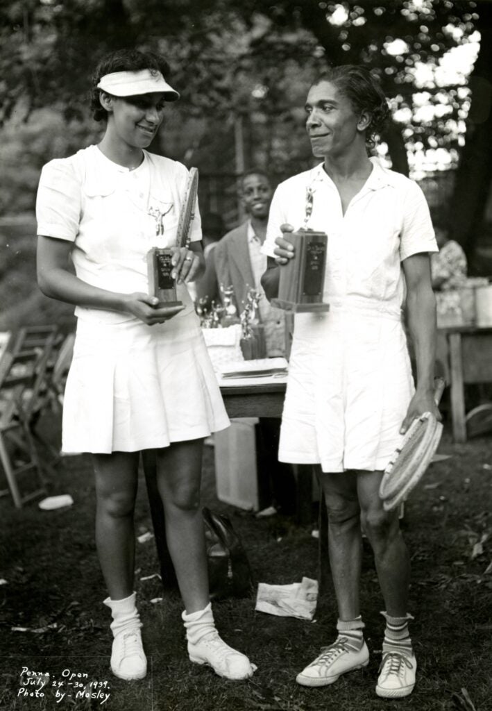 Ora Mae Washington (right), winner of the Pennsylvania Open