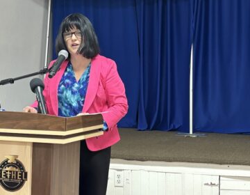 Kim Williams speaking to crowd at meeting