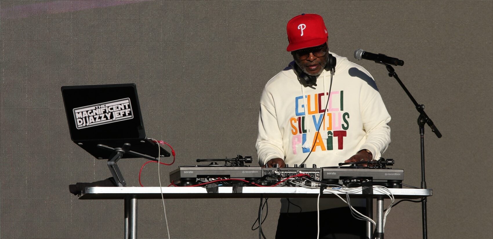 DJ Jazzy Jeff performing