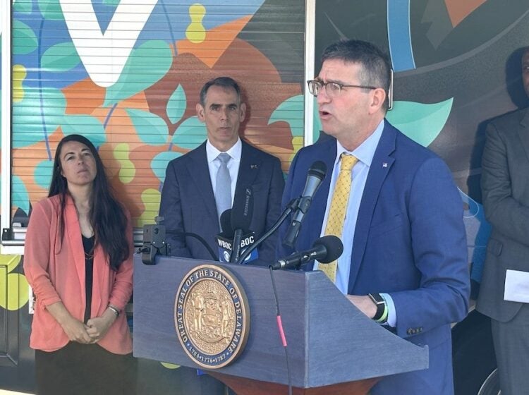 El gobernador de Delaware, Matt Meyer, anuncia una colaboración