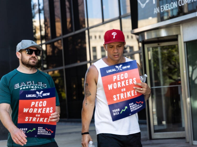 07 04 2026 k paynter PECO strike Striking PECO workers picket outside the company headquarters