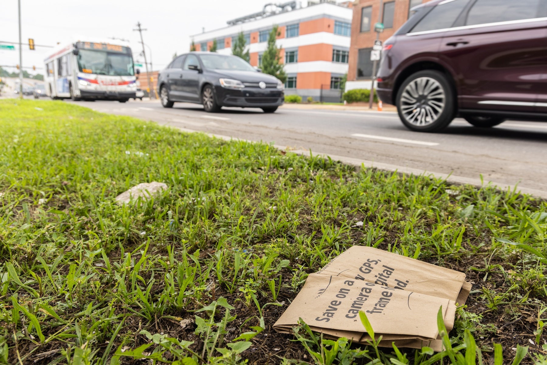 Half of Philly businesses aren’t complying with plastic bag laws, report says
