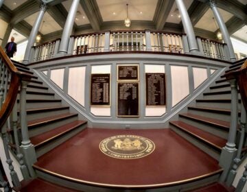 2025-04-10-dover-delaware-legislative-hall-seal-pe Legislative Hall en Dover, Delaware
