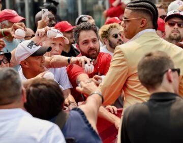 2026 07 14-e lee-juan soto-philadelphia independence mall-all star red carpet show Juan Soto interacts with fans at the 2026 All-Star Red Carpet Show