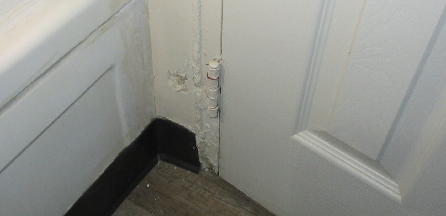 a corner of a bathroom