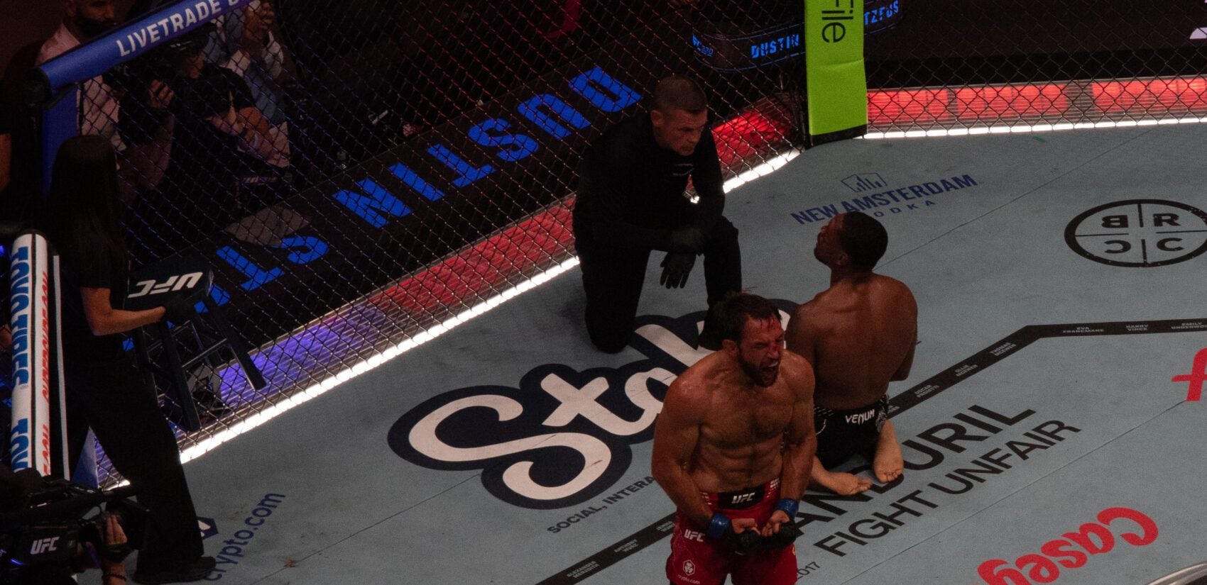 Dustin Stoltzfus winning his UFC match